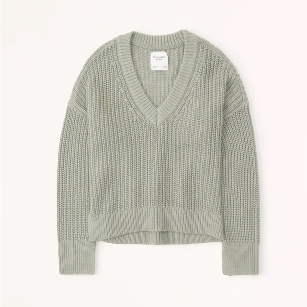 NWT Abercrombie Easy Tipped V-Neck Sweater